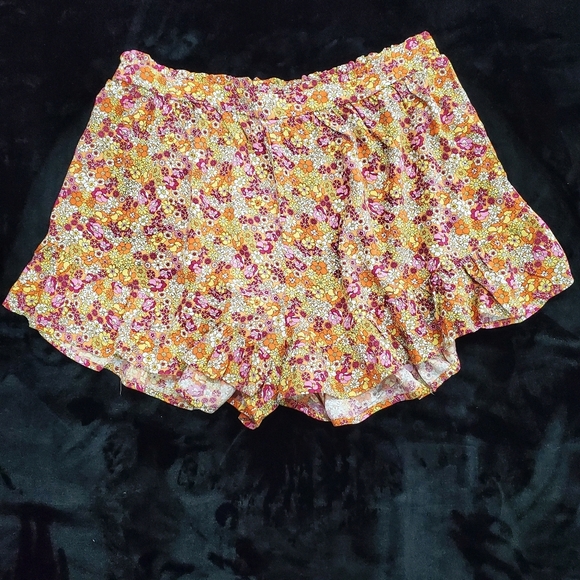 Floral Print Shorts - Picture 1 of 9